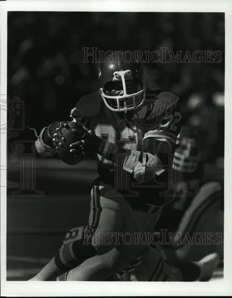 1981 Press Photo Football player Tony Reed in action - pis01519- Historic Images