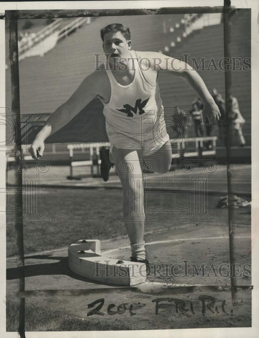 1952 Press Photo Shotputter Dean Henry, World Scholar's Cup Interscholastics- Historic Images