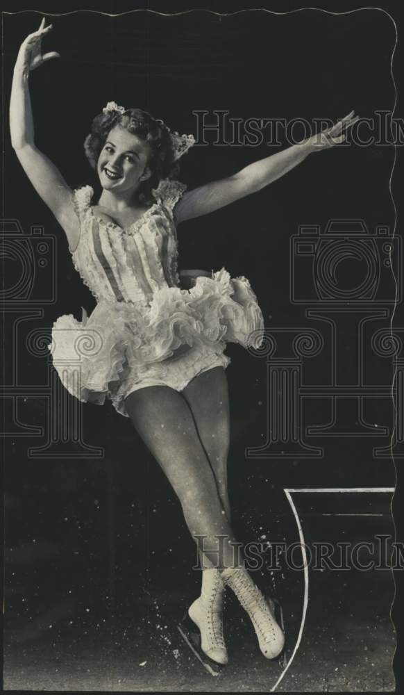 1947 Press Photo Ice skater Hazel Franklin during performance - pis01612- Historic Images