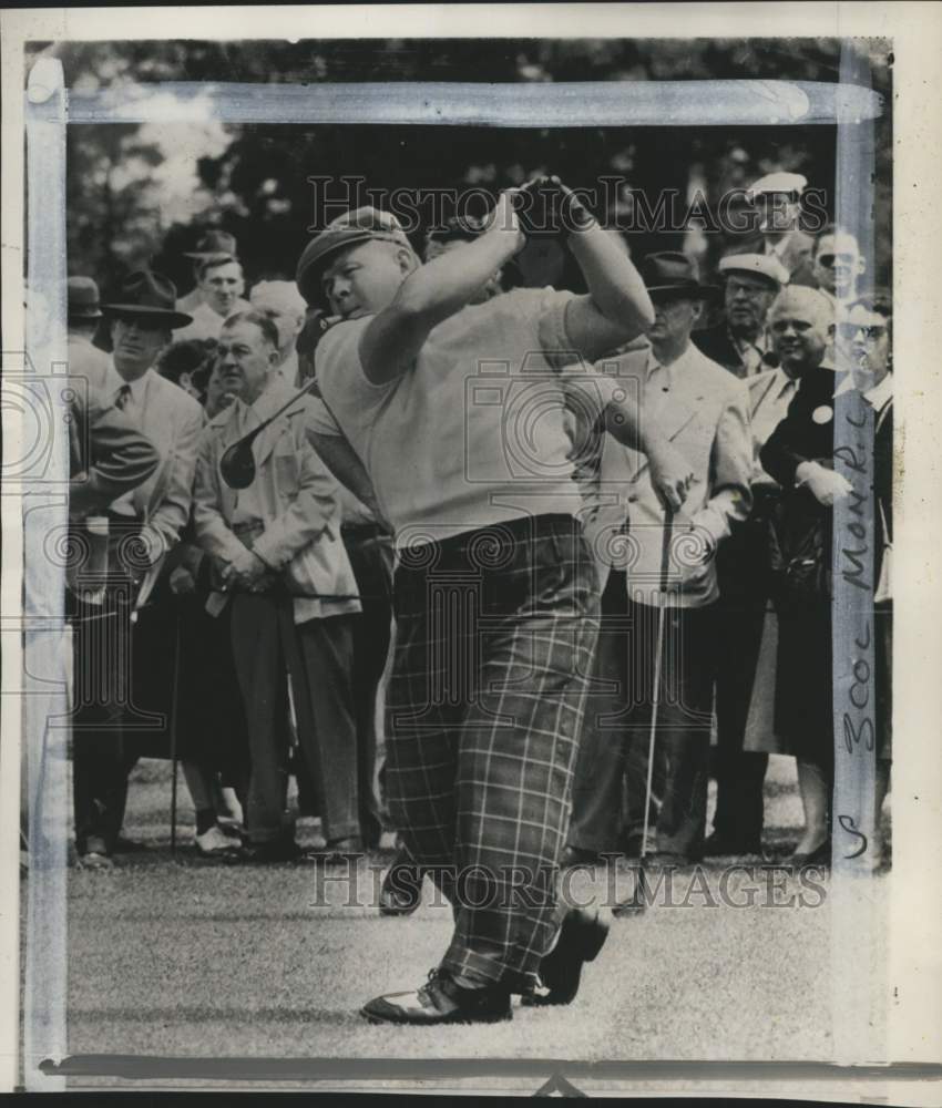 1951 Press Photo Billy Goodloe Jr &amp; spectators, Masters Golf Tournament, Georgia- Historic Images