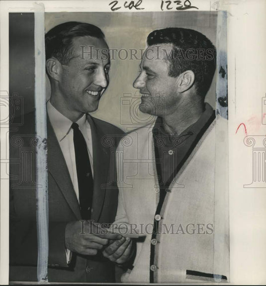 1958 Press Photo Football fan Van Brocklin & Ram's general manager Pete Rozelle- Historic Images