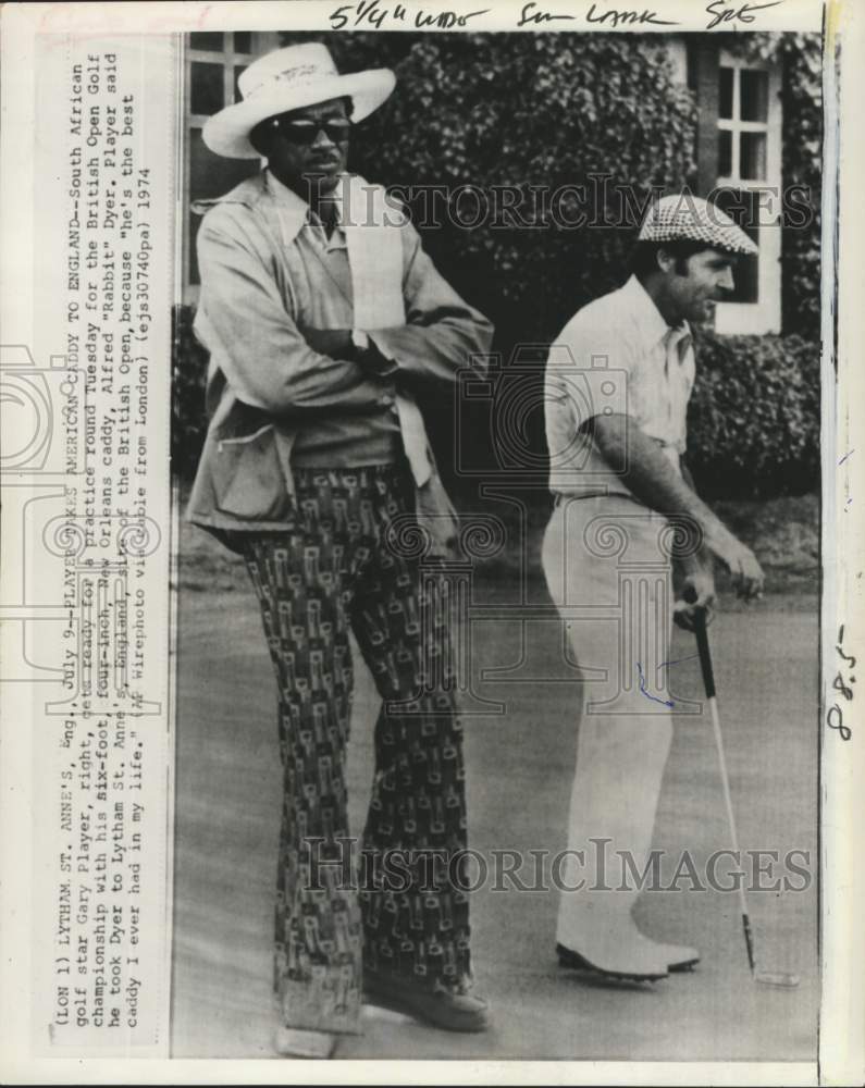 1974 Press Photo Golfer Gary Player &amp; Alfred Dyer, Lytham St. Anne&#39;s, England- Historic Images