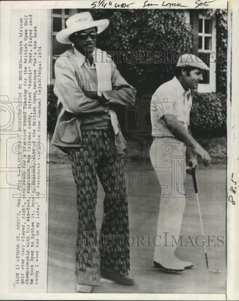 1974 Press Photo Golfer Gary Player & Alfred Dyer, Lytham St. Anne's, England- Historic Images