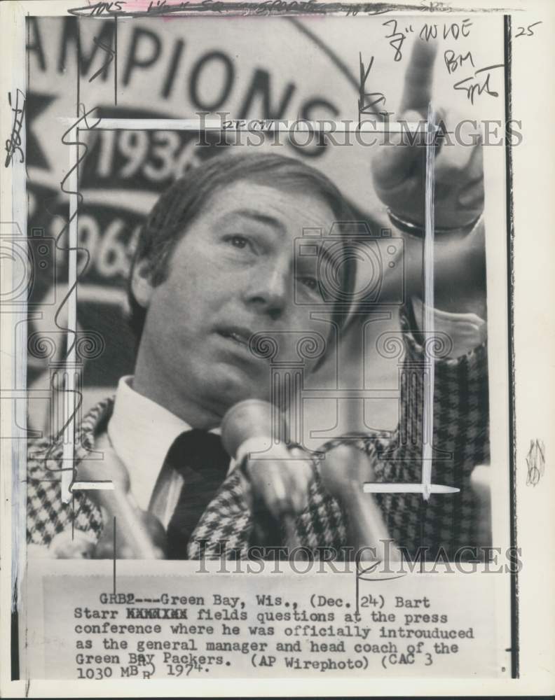 1974 Press Photo Football coach Bart Starr, press conference, Green Bay, WI- Historic Images