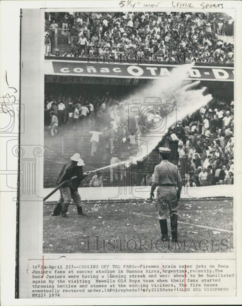 1974 Press Photo Soccer fans' riot at Boca Juniors game, Buenos Aires, Argentina- Historic Images