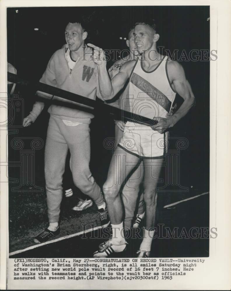 1963 Press Photo Pole vaulter Brian Sternberg & team, track meet, California- Historic Images