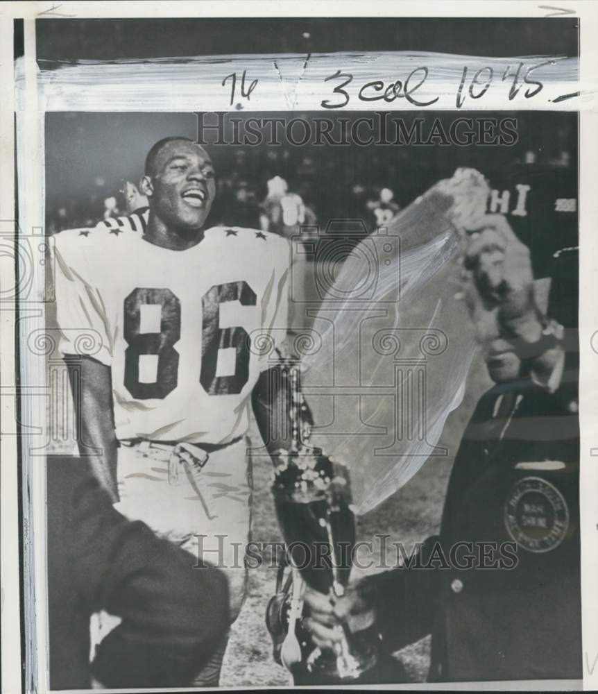 1962 Press Photo Jackson State College's Willie Richardson wins trophy, Football- Historic Images