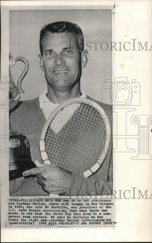 1959 Press Photo Tennis Ace Gardnar Mulloy With New Orleans Tournament Trophy- Historic Images