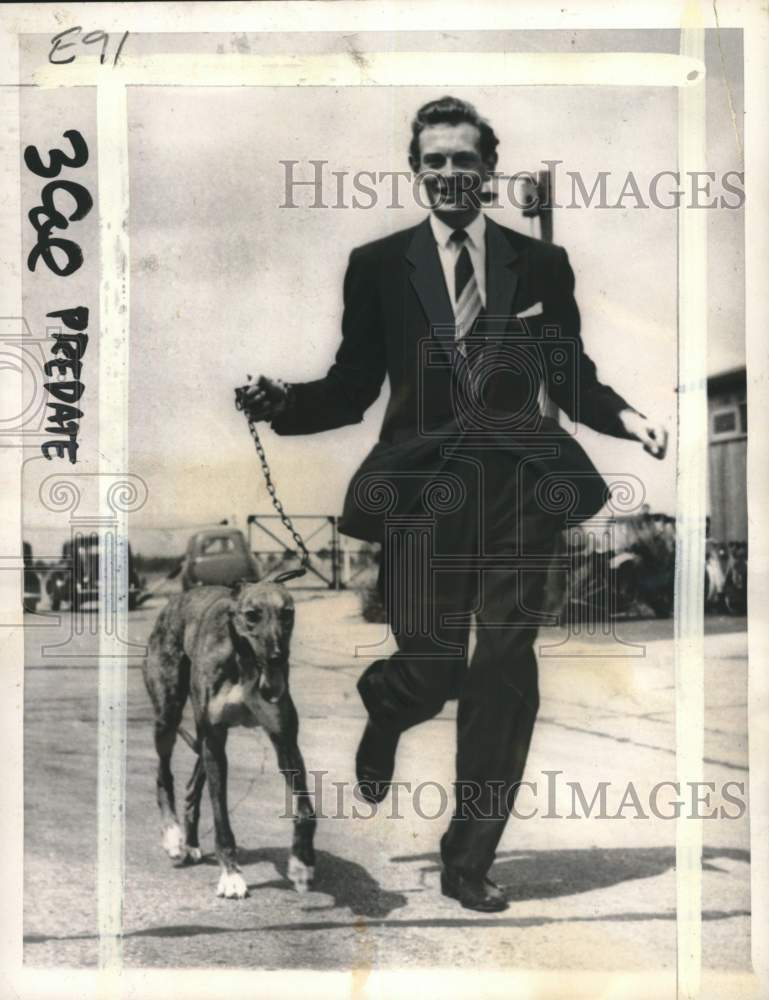 1959 Press Photo Track Athlete Brian Hewson & Irish Greyhound at London Airport- Historic Images