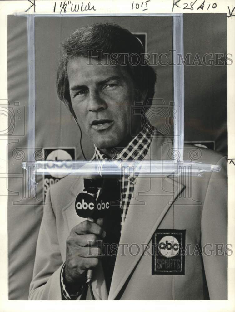 1975 Press Photo Frank Gifford on ABC&#39;s &quot;NFL Monday Night Football&quot; - pis02120- Historic Images