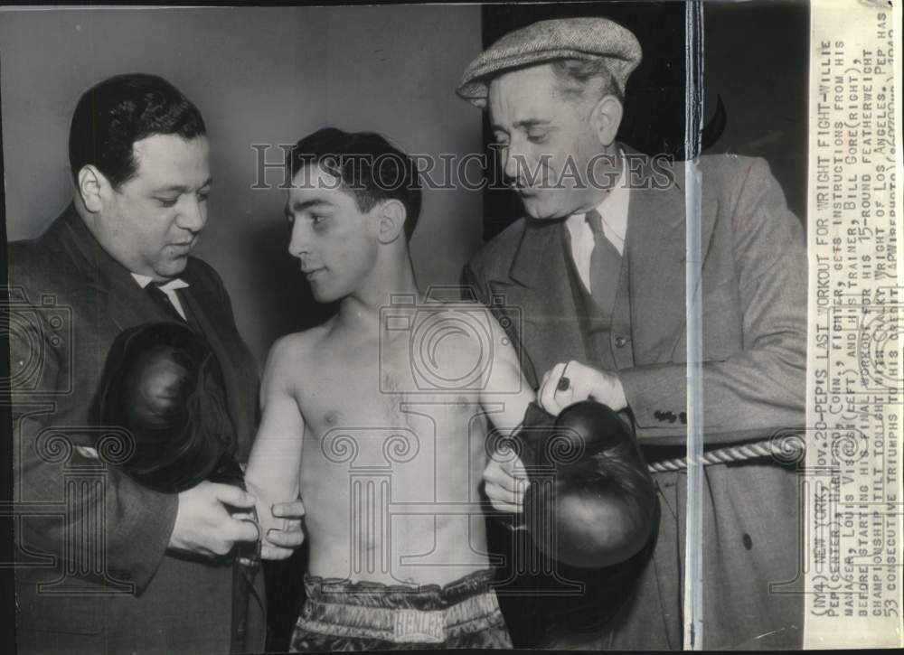 1942 Press Photo Boxer Willie Pep & His Managers Before Featherweight Match- Historic Images