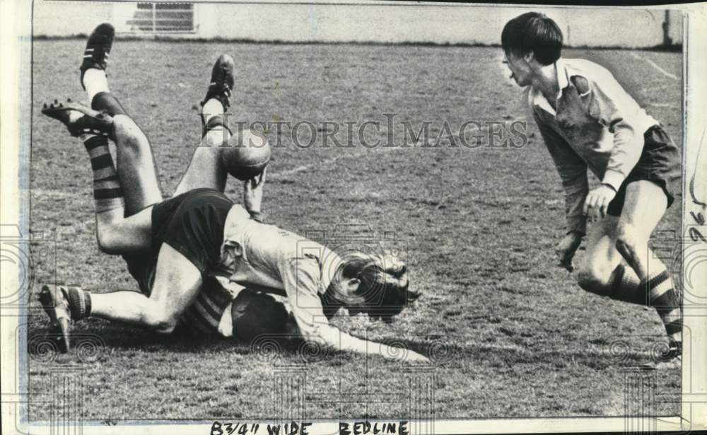 1968 Press Photo Doug Scheik, Peter Carter & Chuck Plester, rugby, Berkeley, CA- Historic Images