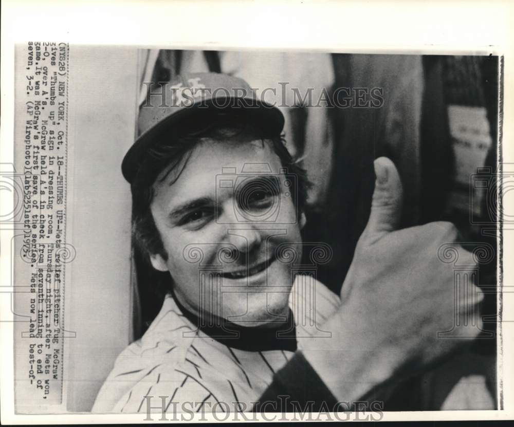 1973 Press Photo Mets&#39; relief baseball pitcher Tug McGraw gives thumbs up, NY- Historic Images