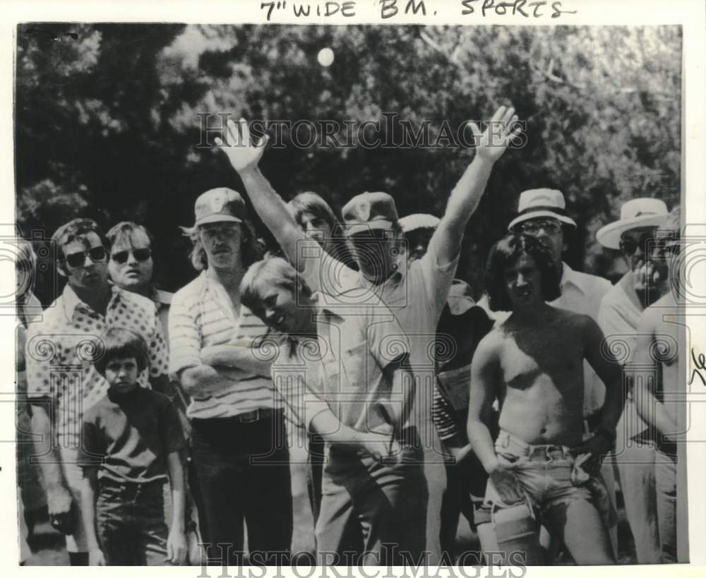 1975 Press Photo Golfer John Mahaffey Jr. plays round at Firestone Country Club- Historic Images