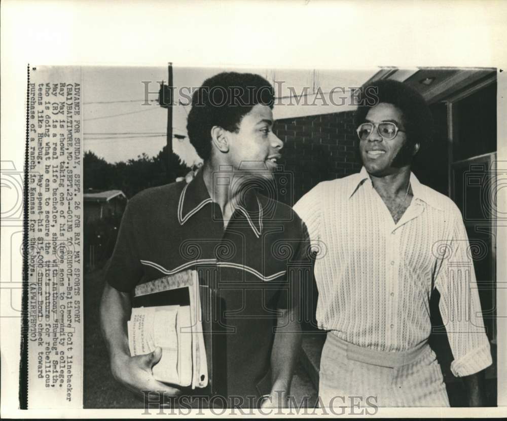 1971 Press Photo Anthony &quot;Humbug&quot; Smith &amp; football player Ray May, Maryland- Historic Images