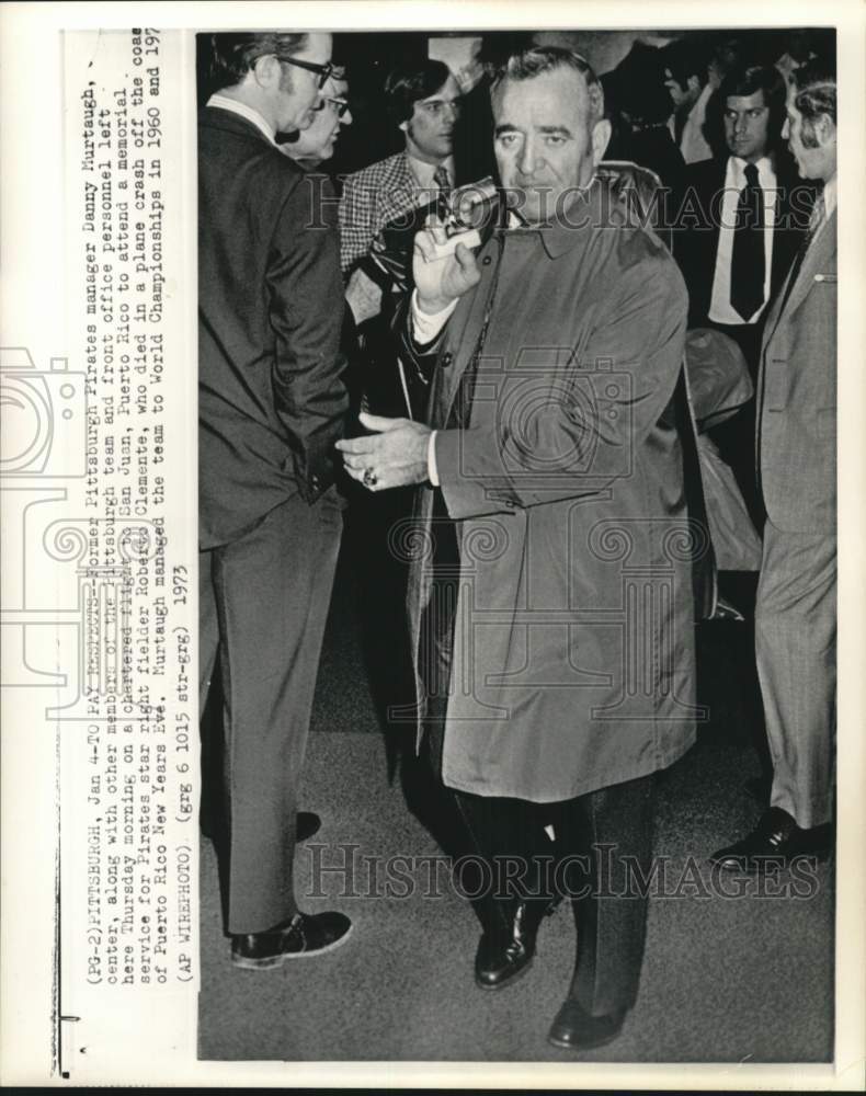1973 Press Photo Pirates&#39; baseball manager Danny Murtaugh &amp; team, Pittsburgh- Historic Images