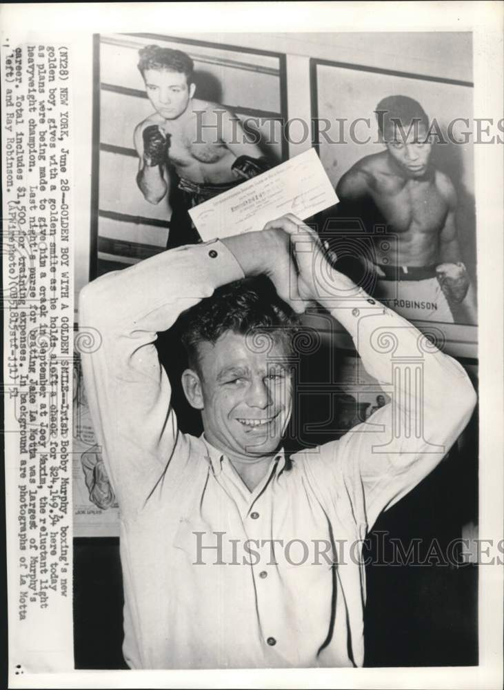 1951 Press Photo Irish Boxer Bob Murphy with his winnings, New York - pis02748- Historic Images
