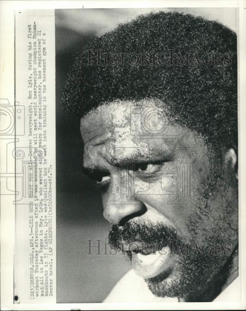 1975 Press Photo Boxer Ron Lyle during workout, Denver hotel's gym, Colorado- Historic Images