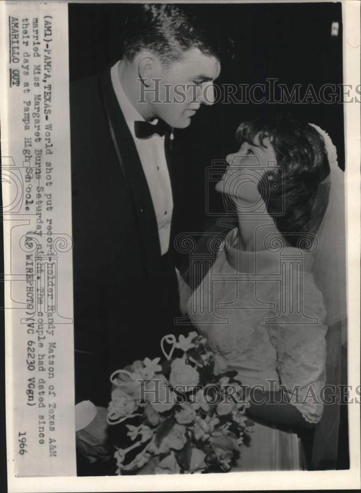 1966 Press Photo A&amp;M Shot-put player Randy Matson marries Margaret Burns, Texas- Historic Images