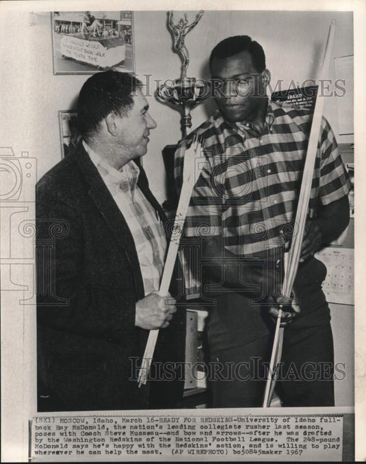 1967 Press Photo Redskins' football player Ray McDonald & Steve Musseau, Idaho- Historic Images