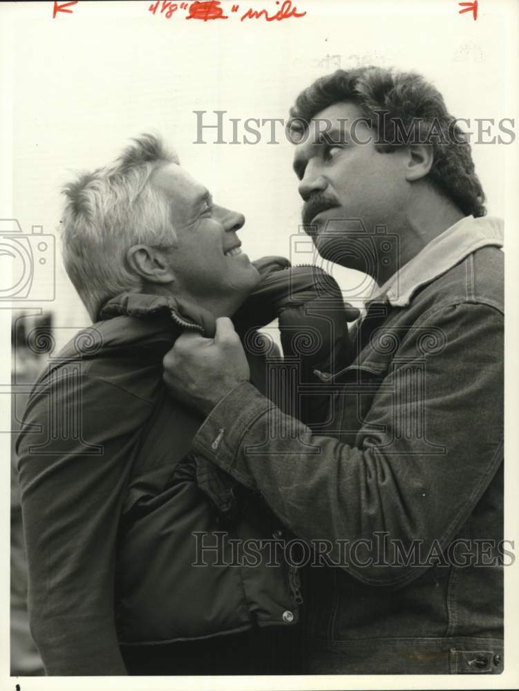 1983 Press Photo Actors Tim Rossovich & George Peppard, "West Coast Turnaround"- Historic Images