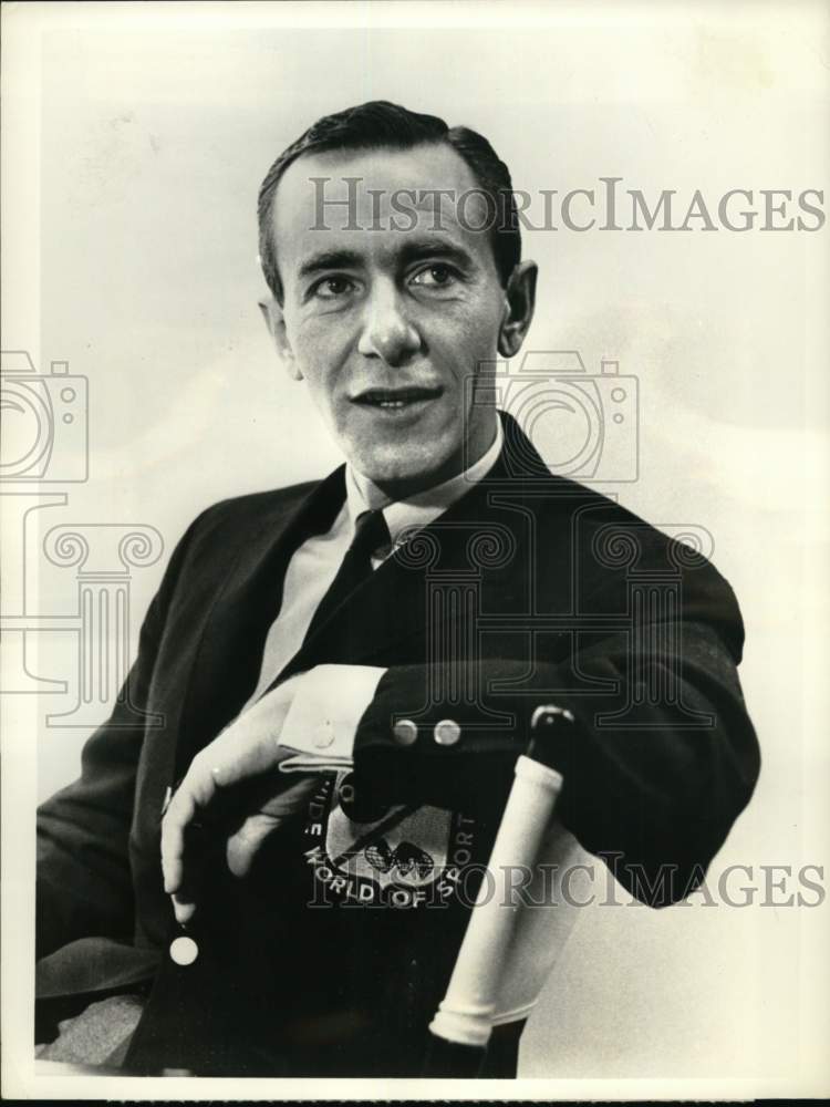 1977 Press Photo Sportscaster Chris Schenkel - pis02901- Historic Images