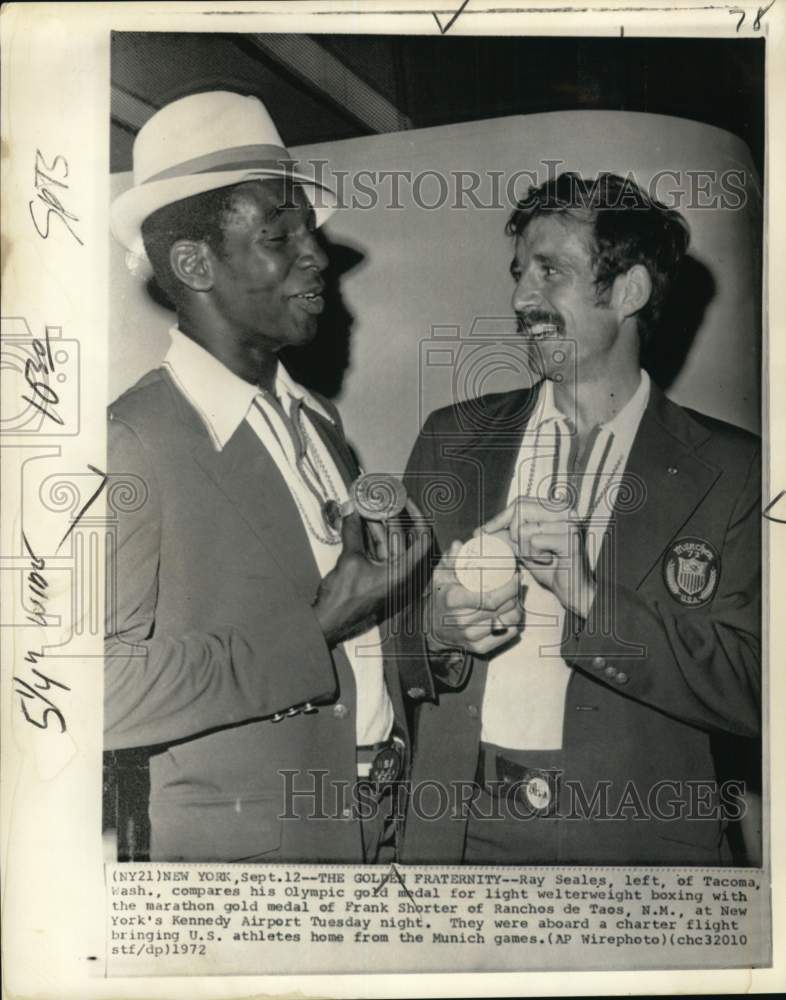 1972 Press Photo Olympic gold medalists Ray Seales &amp; Frank Shorter, New York- Historic Images