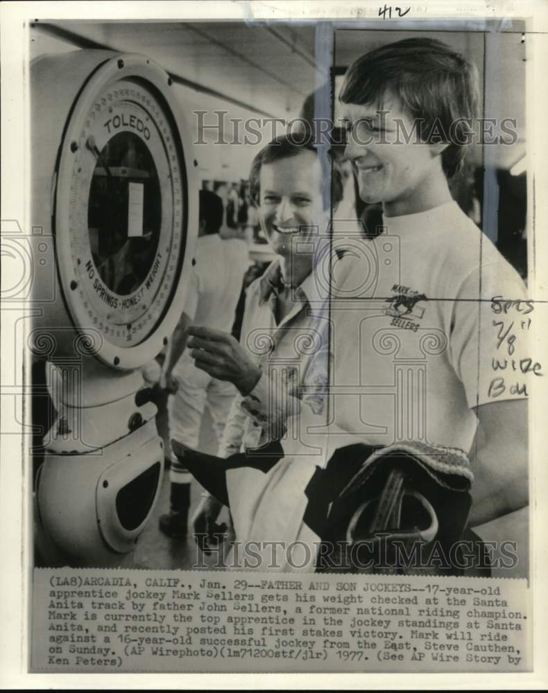 1977 Press Photo Jockey John Sellers &amp; son Mark, Santa Anita Track, Arcadia, CA- Historic Images