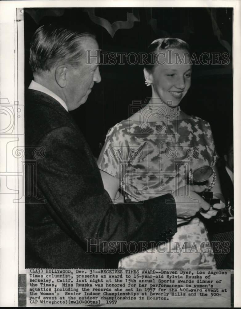 1957 Press Photo Columnist Braven Dyer &amp; swimmer Sylvia Ruuska, California- Historic Images