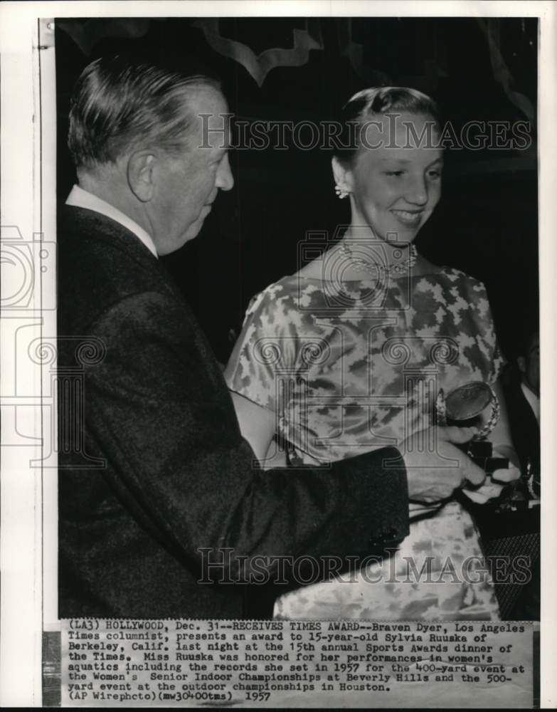 1957 Press Photo Columnist Braven Dyer & swimmer Sylvia Ruuska, California- Historic Images