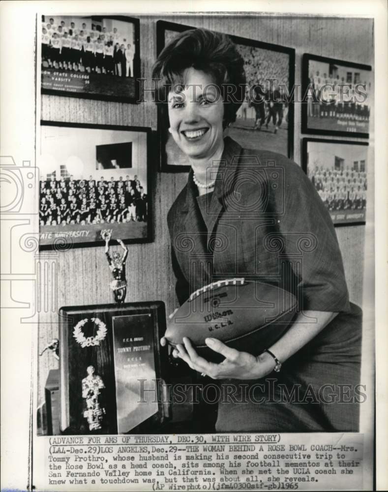 1965 Press Photo Mrs. Tommy Prothro, UCLA football coach&#39;s wife, Los Angeles- Historic Images