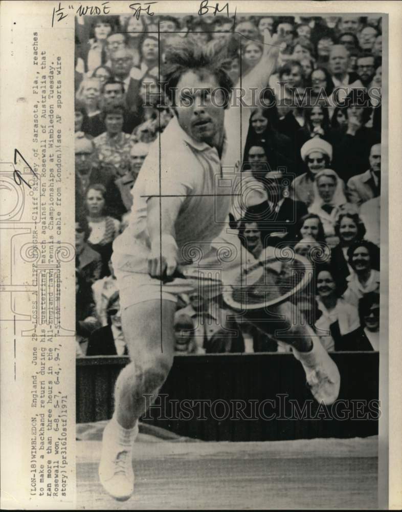 1971 Press Photo Cliff Richey makes a backhand return, Wimbledon, England- Historic Images