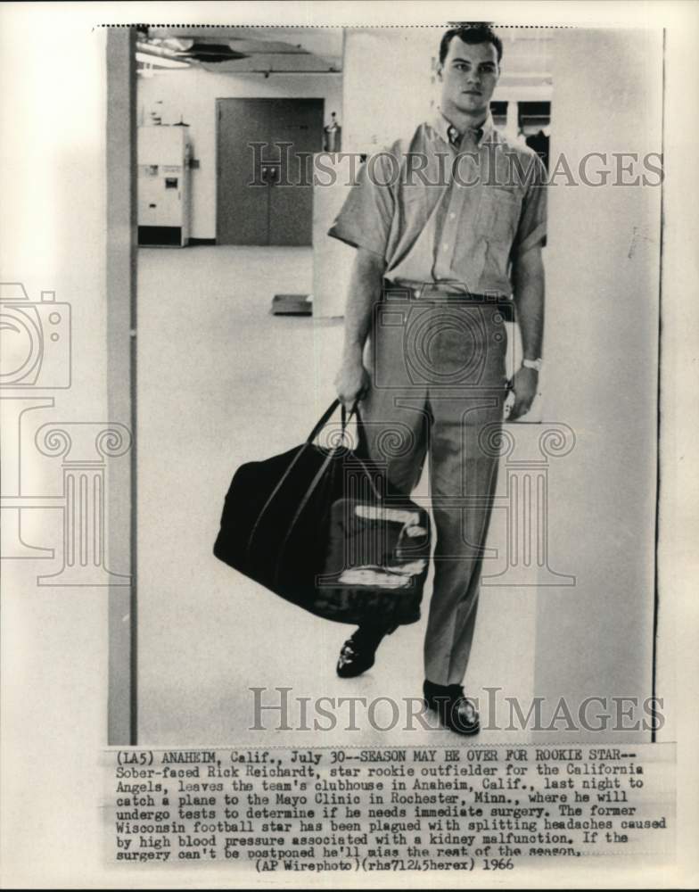 1966 Press Photo California Angels' Rick Reichardt leaves clubhouse, Anaheim, CA- Historic Images