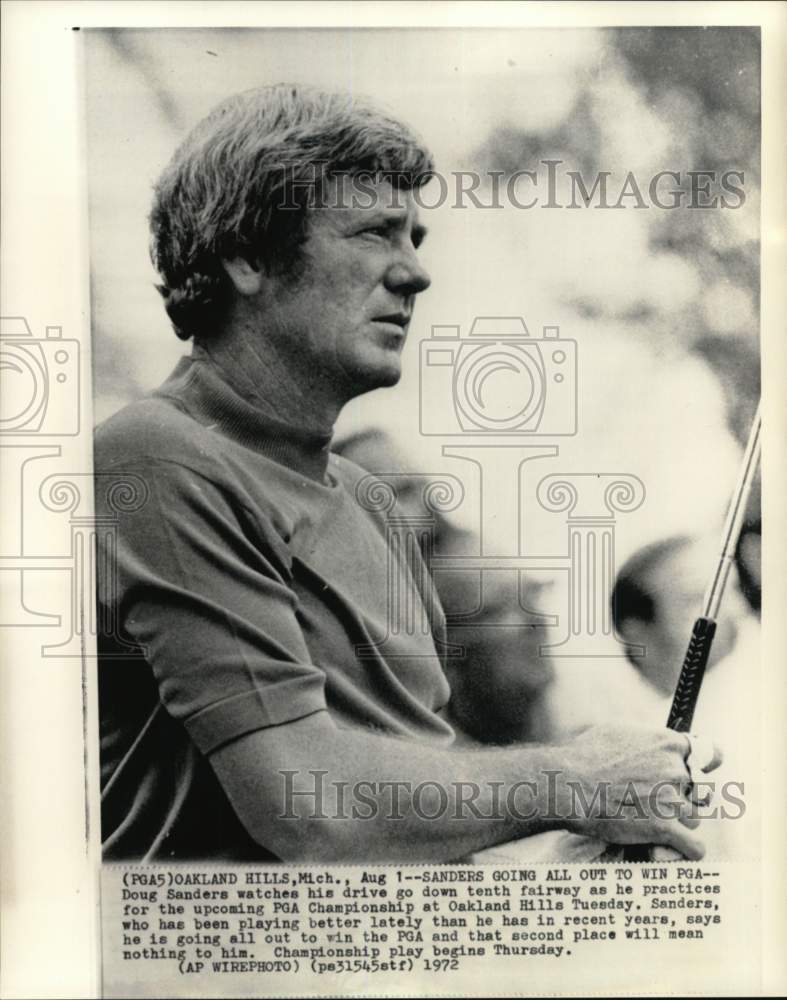 1972 Press Photo Golfer Doug Sanders practicing at Oakland Hills, Michigan- Historic Images