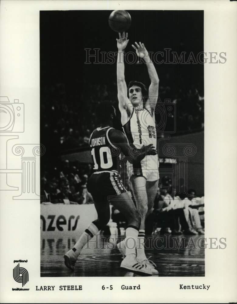 1975 Press Photo Portland Trail Blazers&#39; Larry Steele in basketball action- Historic Images