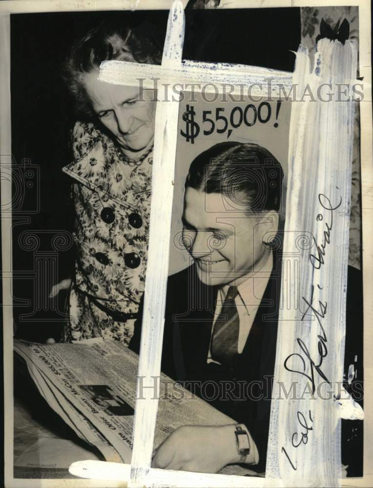 1940 Press Photo Tigers baseball player Benny McCoy and Mom, Grand Rapids, MI- Historic Images