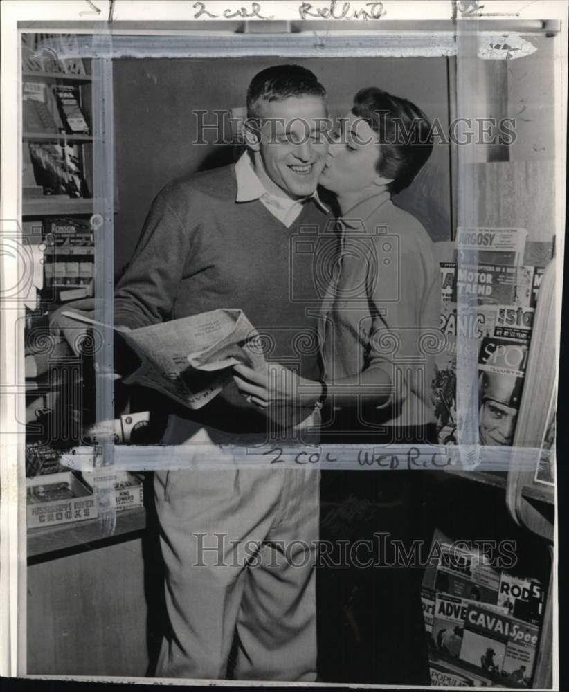 1955 Press Photo Miss Football Ann Campbell kisses Sooners' Tommy McDonald- Historic Images