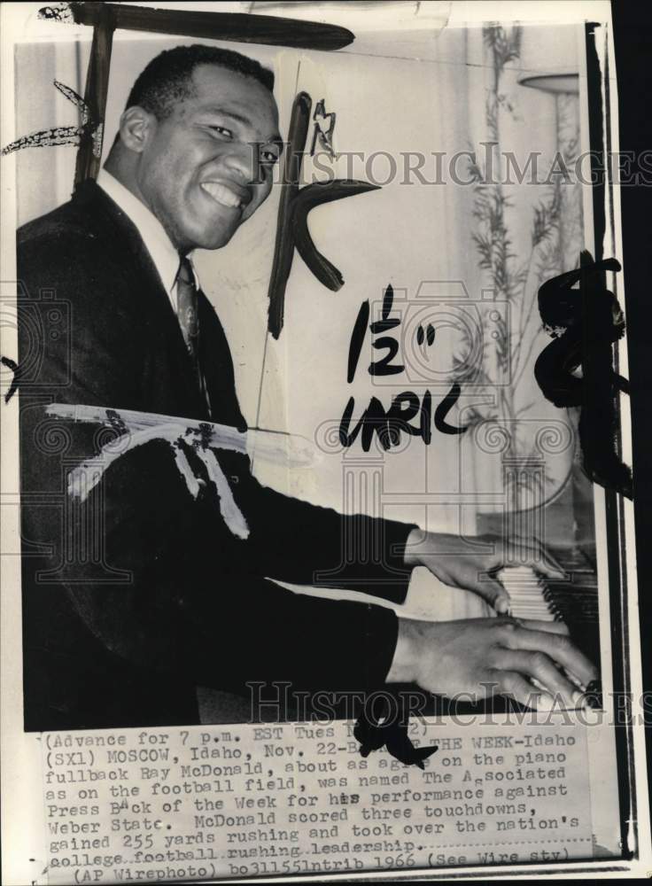 1966 Press Photo Idaho football fullback Ray McDonald plays piano, Moscow, Idaho- Historic Images