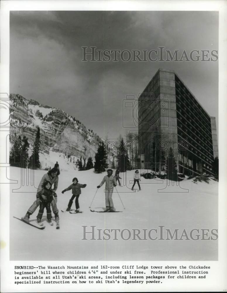 1976 Press Photo Adults & children ski, Chickadee Hill, Wasatch Mountains, Utah- Historic Images