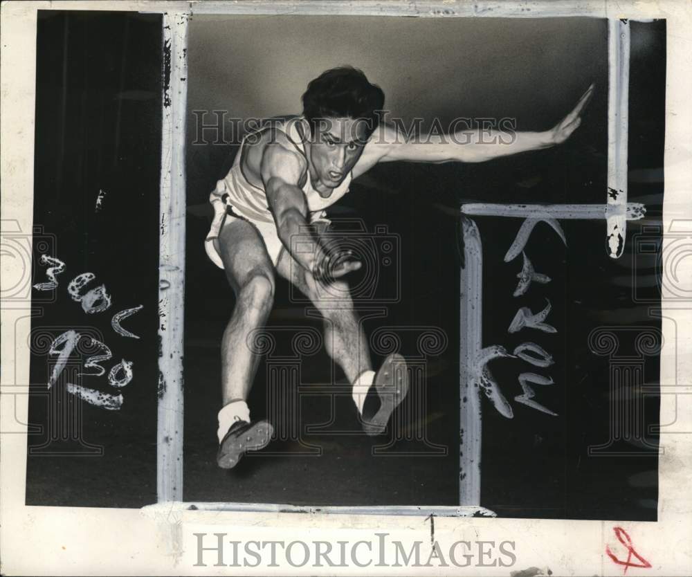 1951 Press Photo Track broadjumper Ron Soble, Big Ten star - pis03696- Historic Images