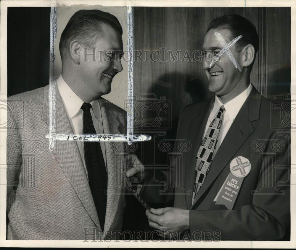 1953 Press Photo American Football player Dean McAdams and Max Harmon- Historic Images