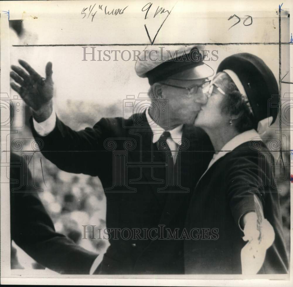 1968 Press Photo Yacht sailor Alec Rose gets welcome kiss from wife, Portsmouth- Historic Images