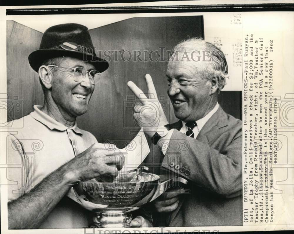 1962 Press Photo Golfer Paul Runyan & Ronald Teacher, Teacher Trophy, Florida- Historic Images