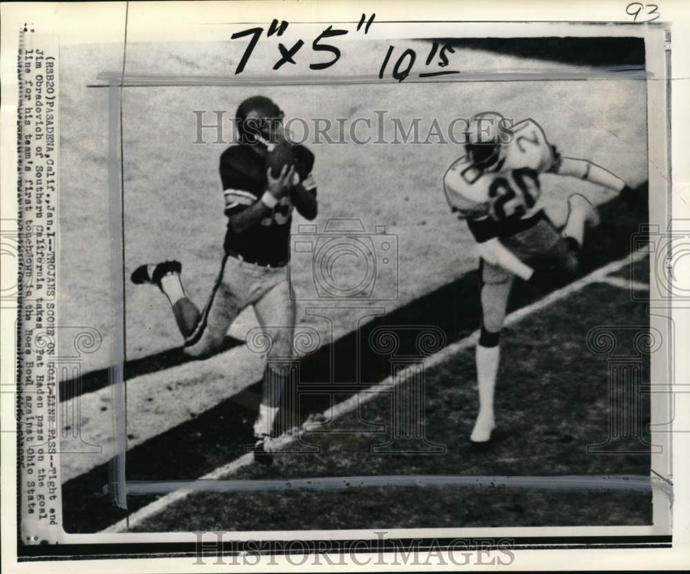 1975 Press Photo Rose Bowl action, USC versus Ohio State - pis03823- Historic Images