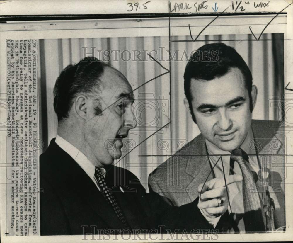 1970 Press Photo NBA commissioner Walter Kennedy &amp; assistant Carl Scheer, PA- Historic Images