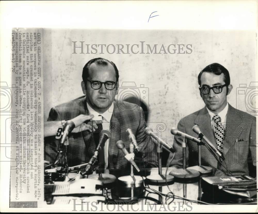 1970 Press Photo Plane owner Jack Richards, plane crash conference, Oklahoma- Historic Images