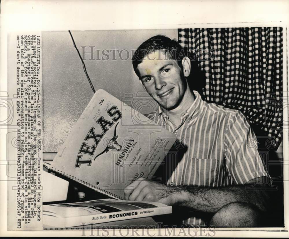 1966 Press Photo University of Texas&#39; Mike Robuck studying, Football, Austin- Historic Images