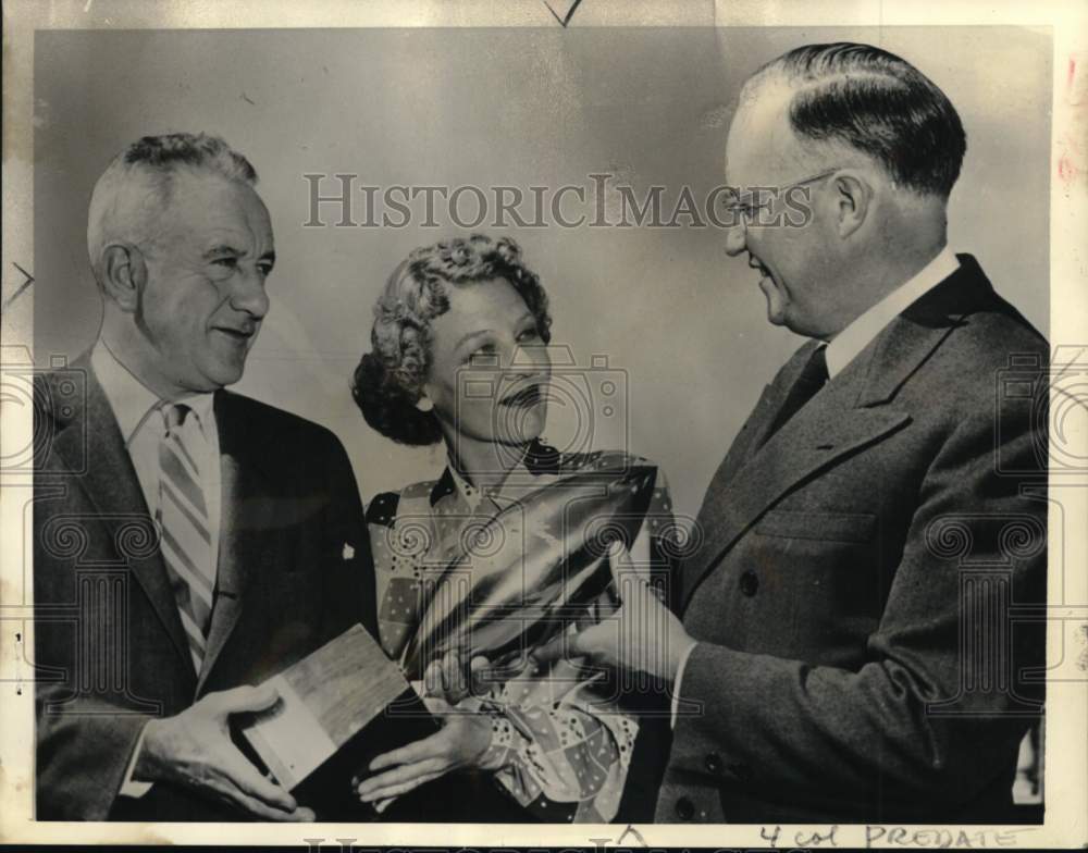 1956 Press Photo Red Sanders, Mrs. Fred Butler & Raymond B. Alley, Football, CA- Historic Images