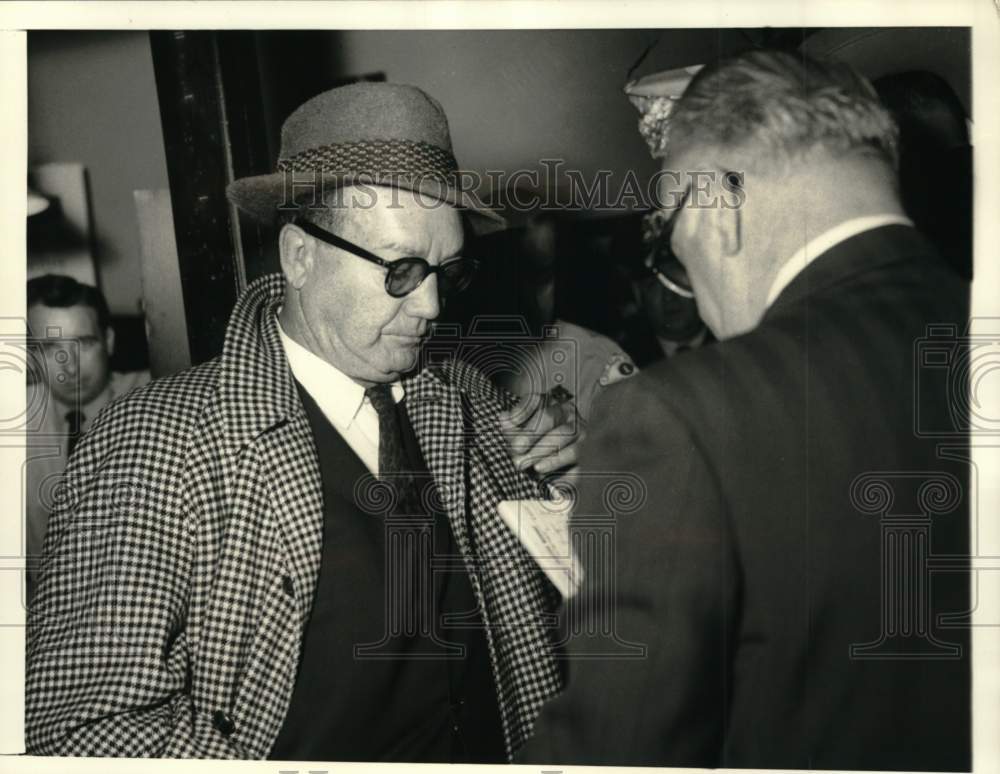 1957 Press Photo Former boxer Maxie Rosenbloom &amp; reporter after arrest, Chicago- Historic Images