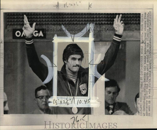 1972 Press Photo Swimmer Mark Spitz During Fourth Olympic Gold Medal Ceremony- Historic Images